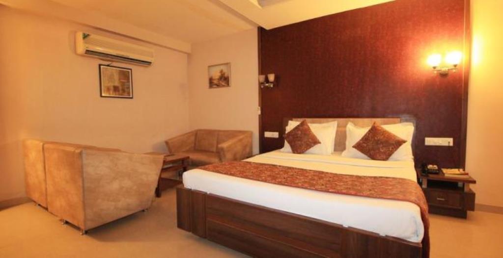Hotel Eden Ahmadabad Zewnętrze zdjęcie