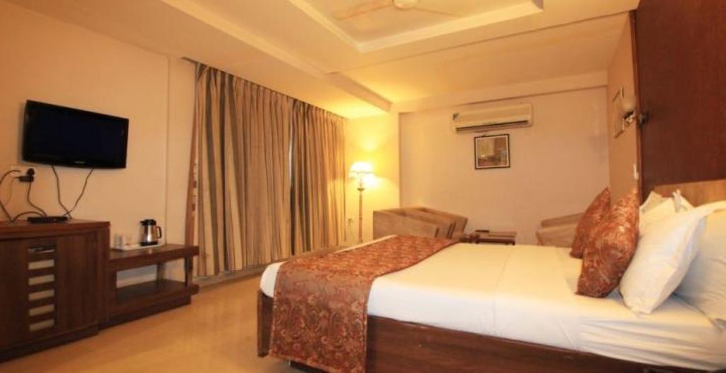 Hotel Eden Ahmadabad Zewnętrze zdjęcie